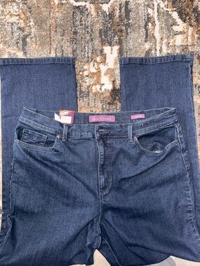 Gloria Vanderbilt Jeans in Dark Blue Wash